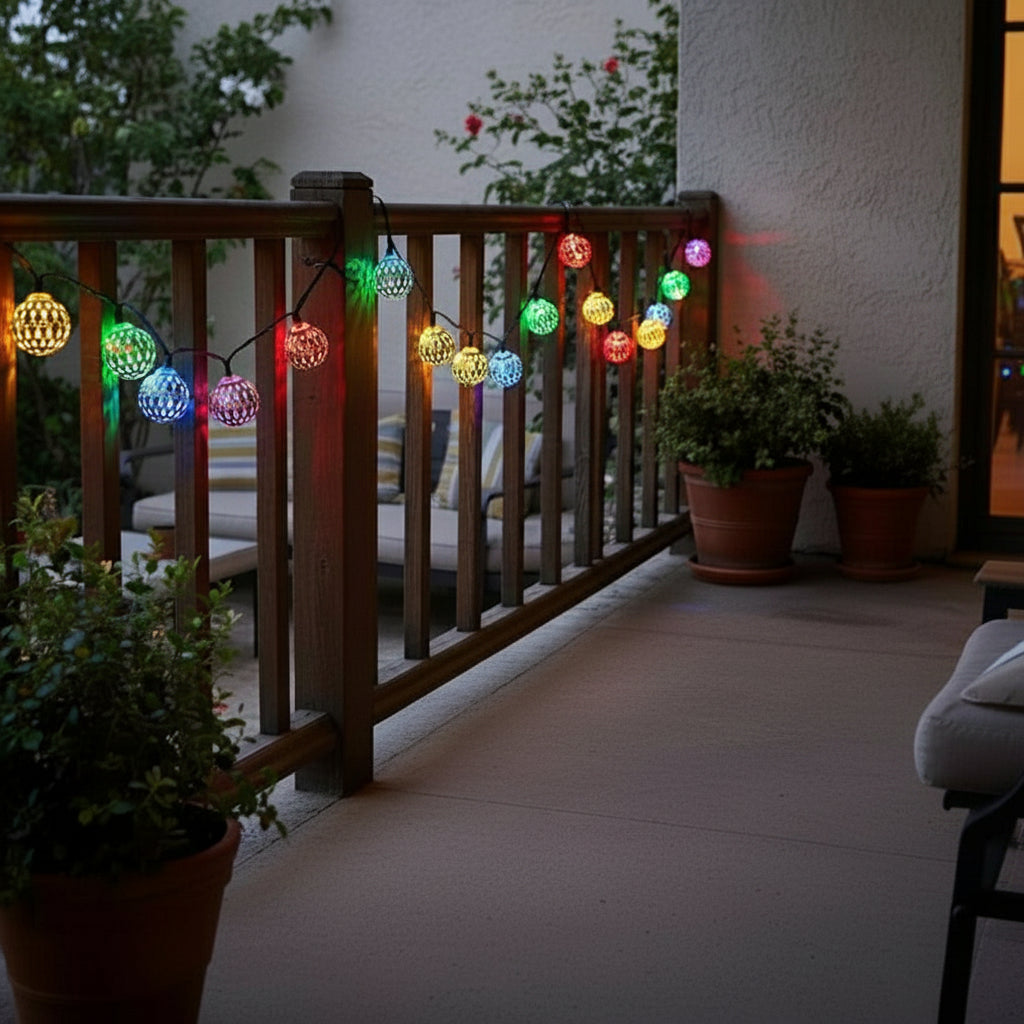 Guirlande-lumineuse-solaire-Or-terrasse